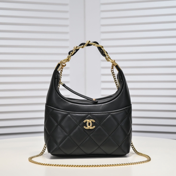 シャネルバッグ正面デザイン